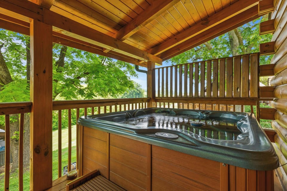 House, Multiple Beds, Hot Tub, Garden View (Three Bears) | Outdoor spa tub