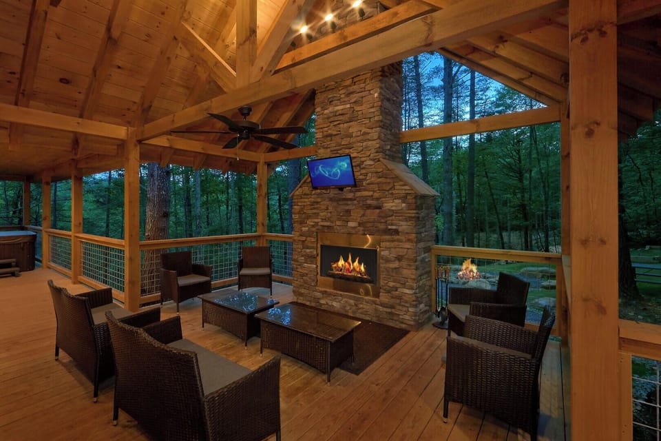 House, Multiple Beds, Hot Tub, Pool View (Adventure Lodge) | Property grounds