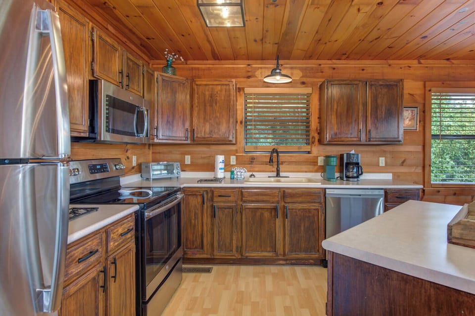 House, Multiple Beds, Patio, Mountain View (Sky High View) | Private kitchen
