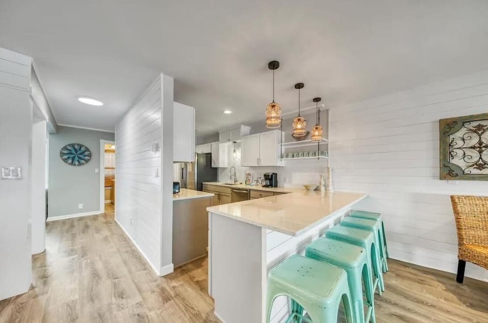 House, Multiple Beds (Green Reef #6- Beachfront Bliss) | Private kitchen
