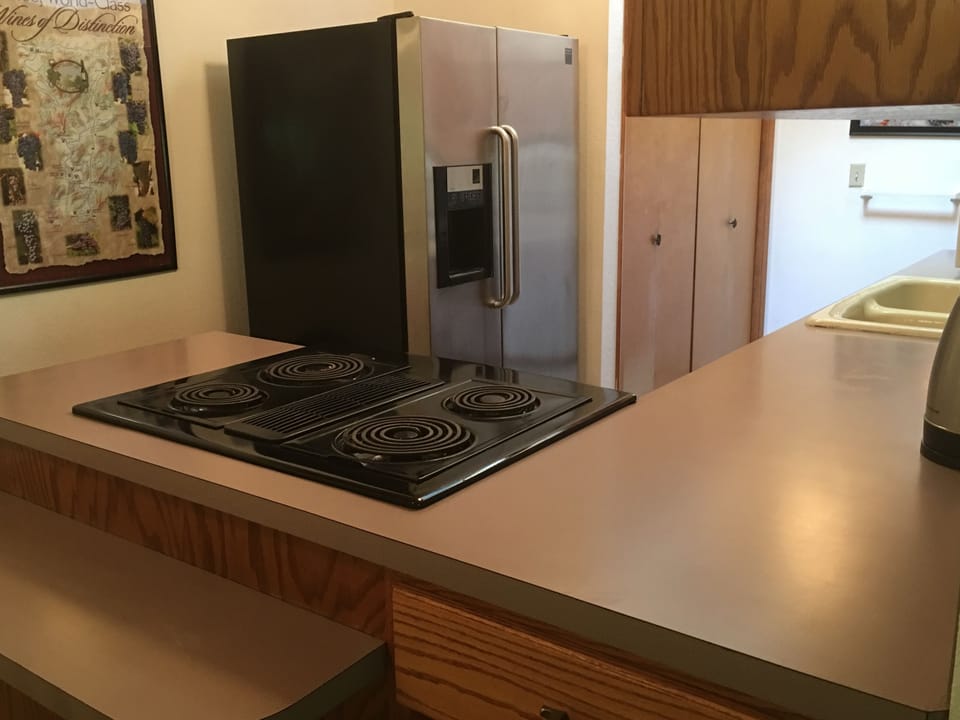 Classic House (Maple) | Shared kitchen | Fridge, microwave, oven, stovetop
