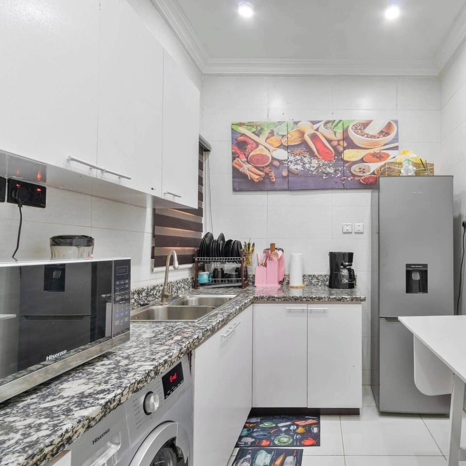 Economy Apartment, Balcony, City View | Private kitchen | Fridge, microwave, oven, stovetop