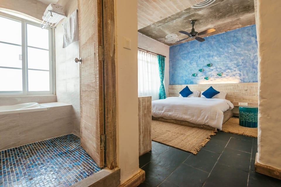 Junior Suite | 1 bedroom, premium bedding, minibar, in-room safe