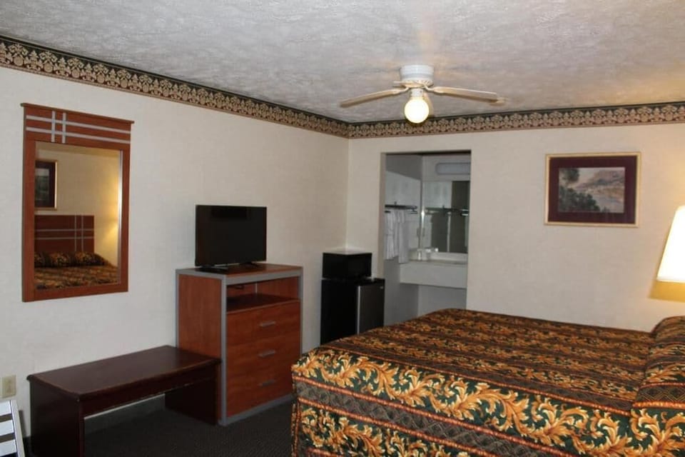 Desk, blackout drapes, soundproofing, free WiFi