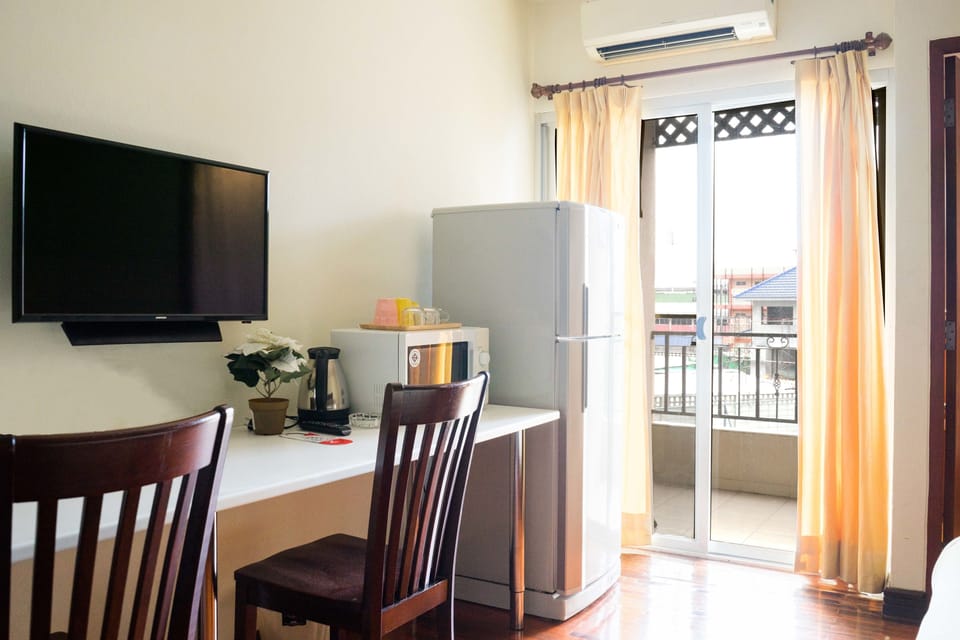 Desk, free WiFi, bed sheets