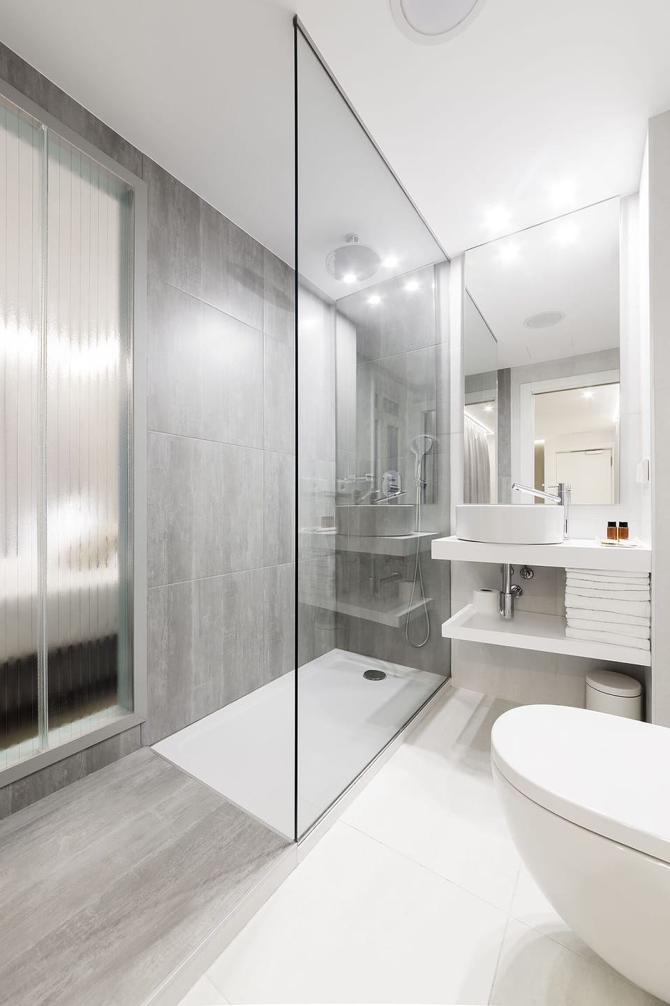 Family Room | Bathroom | Free toiletries, hair dryer, towels, soap