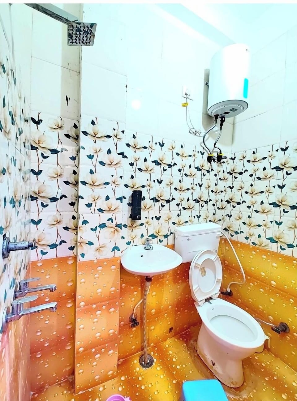 Deluxe Triple Room, City View | Bathroom | Towels