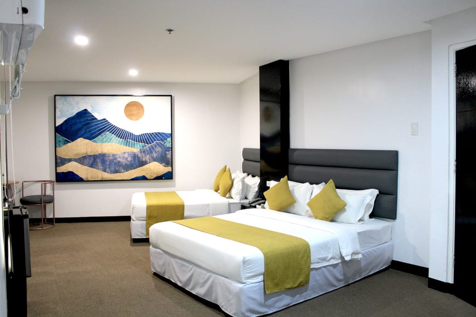 Family Suite | Desk, free WiFi, bed sheets