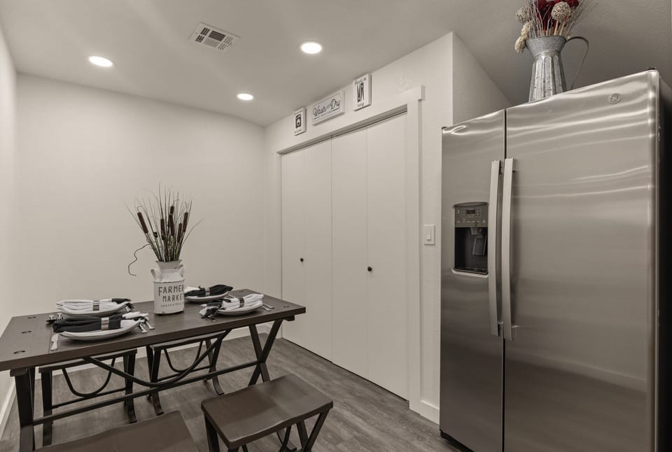 House, 2 Bedrooms, Patio | Dining room