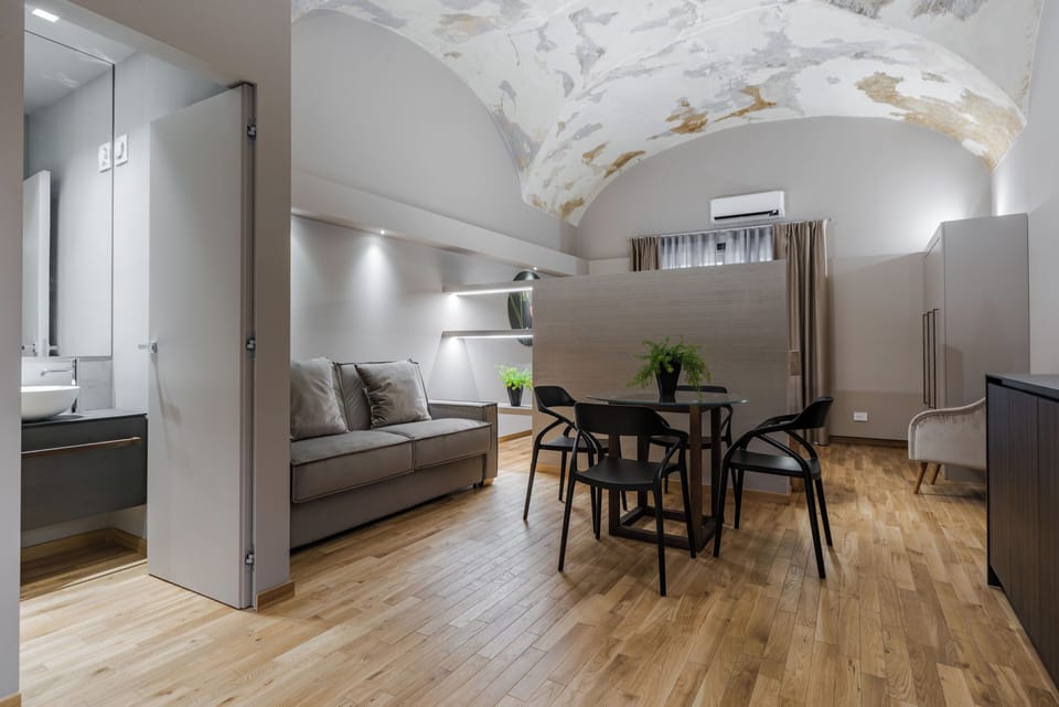 Apartment | Blackout drapes, soundproofing, iron/ironing board, free WiFi