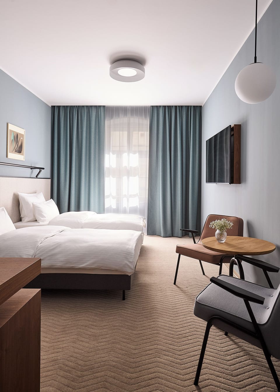 Standard Twin Room | In-room safe, desk, laptop workspace, blackout drapes
