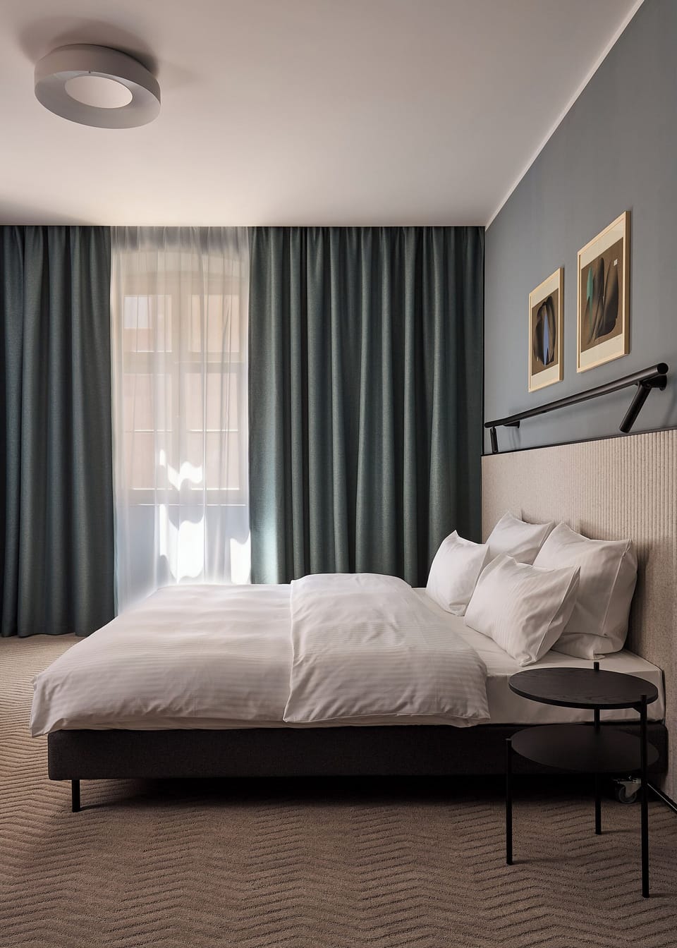 Executive Suite | In-room safe, desk, laptop workspace, blackout drapes