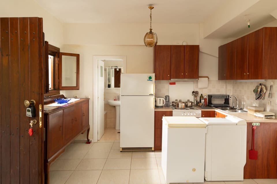 House | 1 bedroom, desk