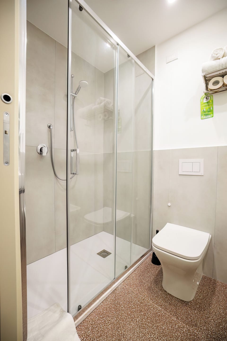Shower, free toiletries, hair dryer, bidet