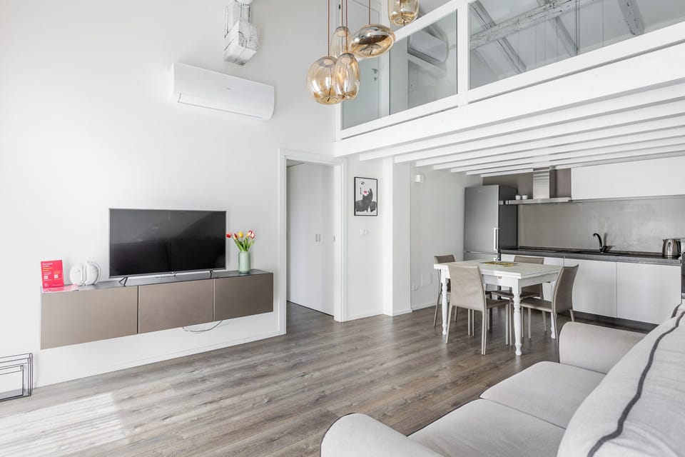 Apartment, Balcony | Living area | 30-inch TV with satellite channels