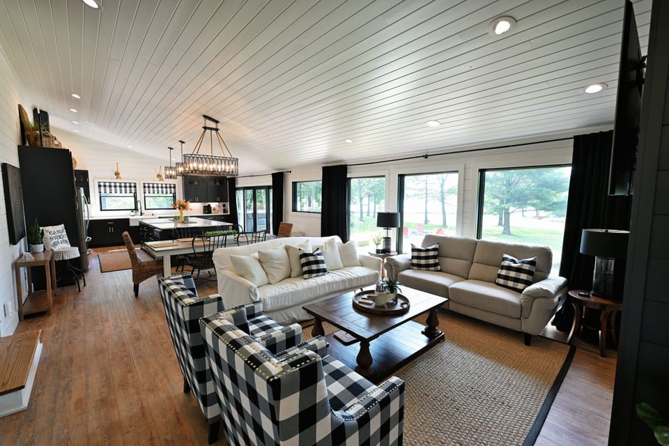 House, 4 Bedrooms | Living area | Smart TV
