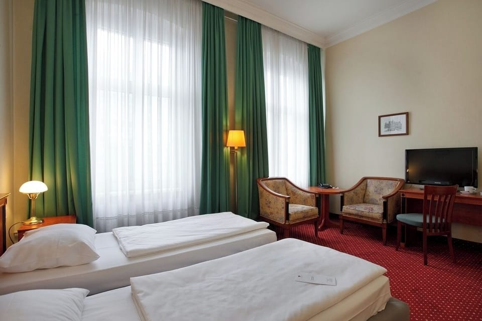 Standard Twin Room | Hypo-allergenic bedding, desk, blackout drapes, soundproofing