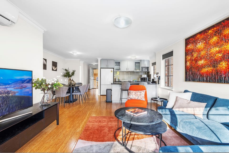 House | 3 bedrooms, desk