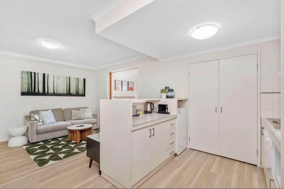 House | 1 bedroom, desk
