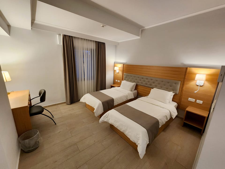 Comfort Twin Room | Hypo-allergenic bedding available, in-room safe, desk, laptop workspace