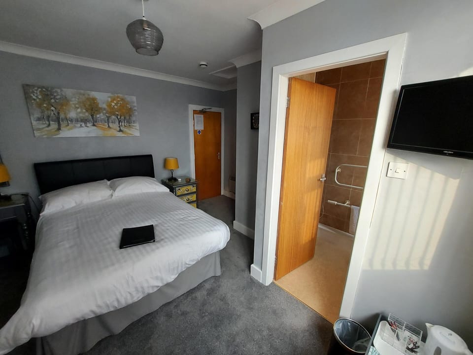 Superior Double Room, Ensuite (Criccieth)