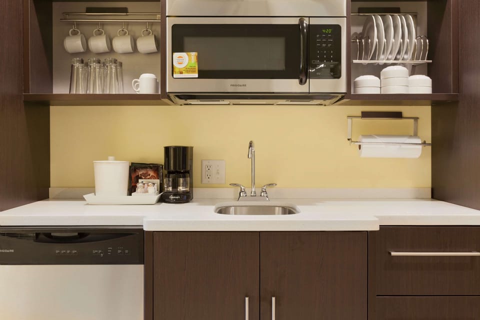 Fridge, microwave, dishwasher, coffee/tea maker