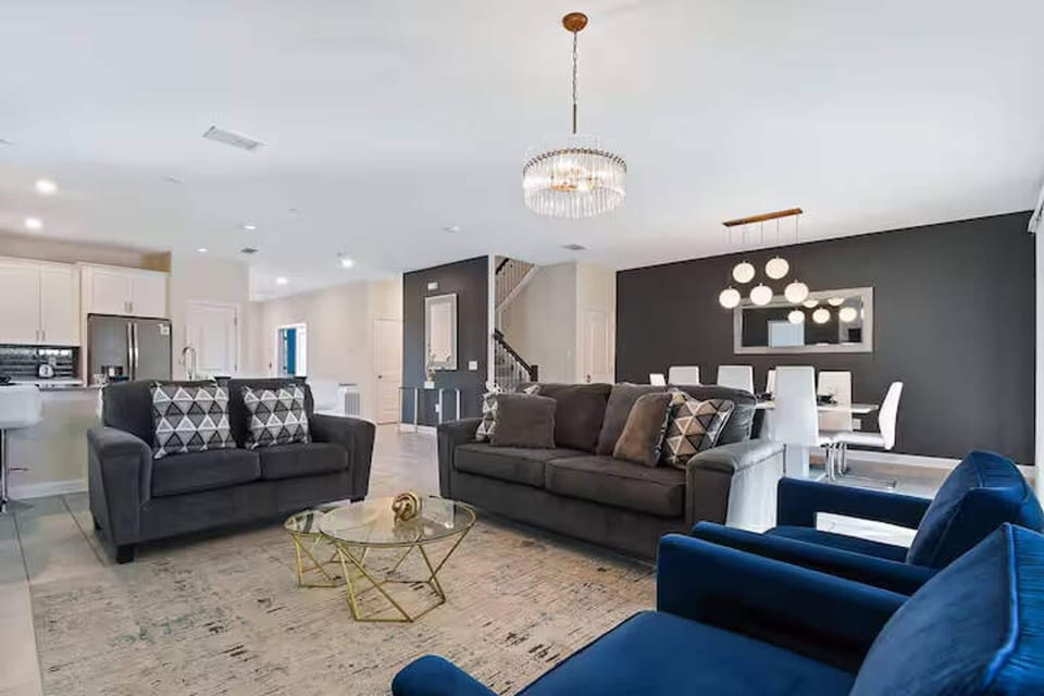 House | 9 bedrooms