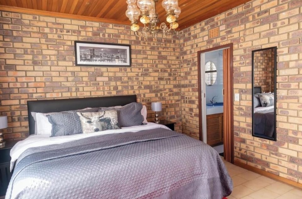 House, Pool View | Desk, laptop workspace, iron/ironing board, free WiFi