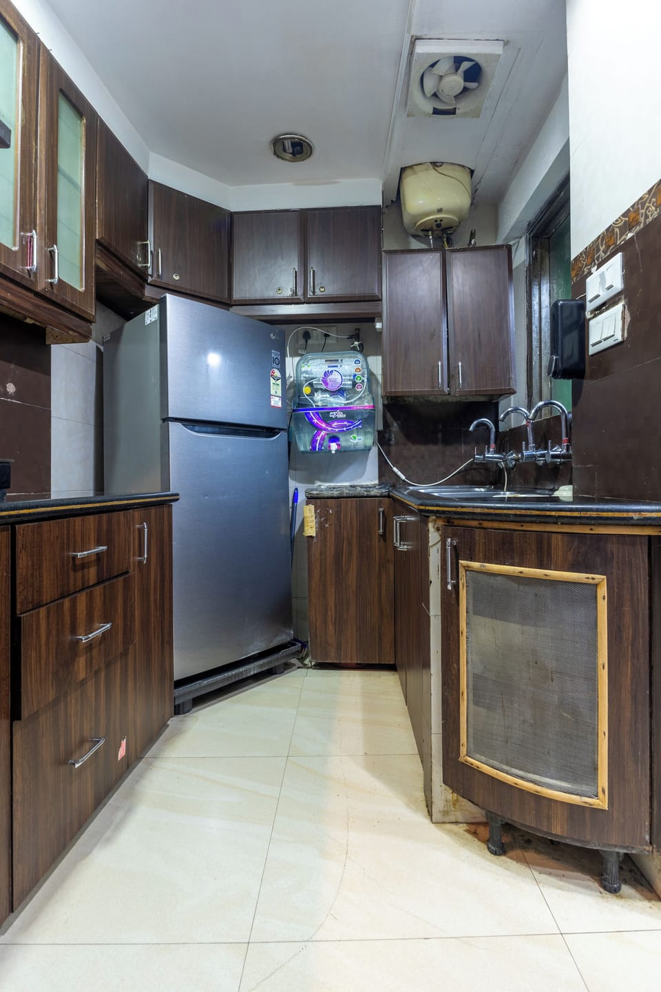 Deluxe Apartment | Private kitchen | Fridge, microwave, oven, stovetop