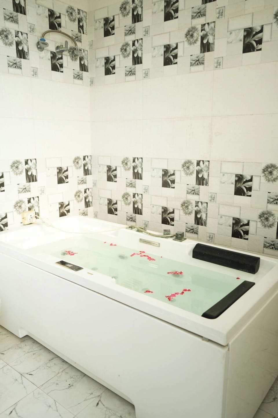 Family Suite | Bathroom | Towels, toilet paper