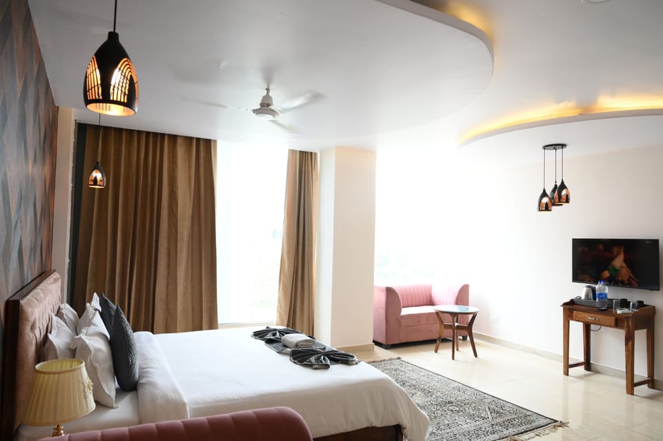 Presidential Double Room | Desk, free WiFi