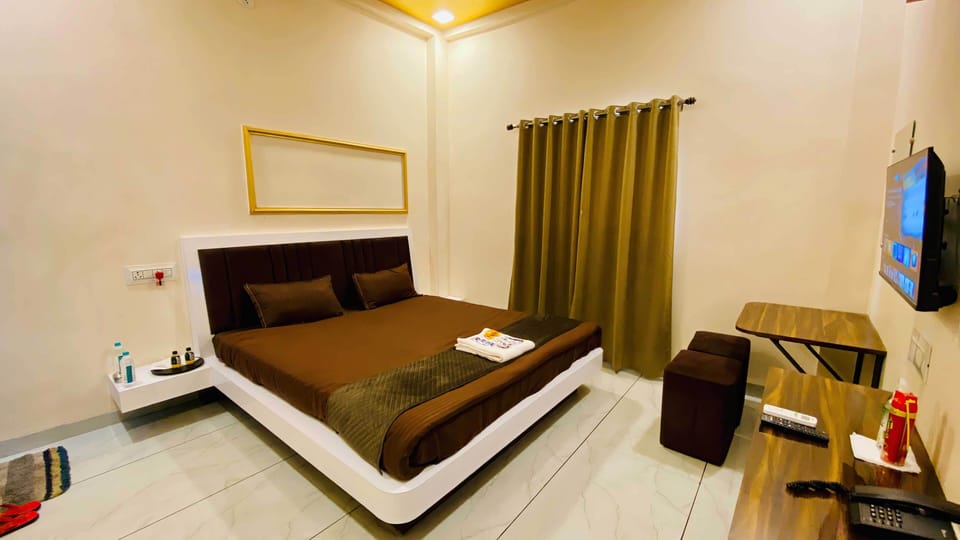 Deluxe Double Room | Desk, laptop workspace, soundproofing, WiFi (free)