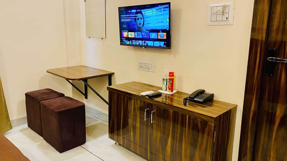 Deluxe Double Room | Desk, laptop workspace, soundproofing, WiFi (free)