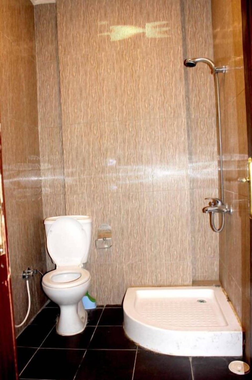 Classic Quadruple Room | Bathroom | Combined shower/tub, free toiletries, slippers, towels