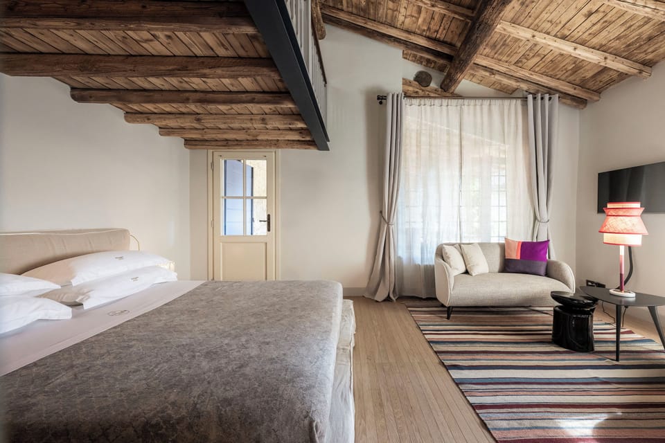 Studio Suite, Garden View | Minibar, in-room safe, free WiFi