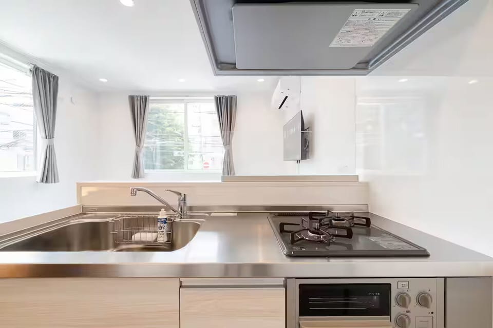 Basic Apartment, City View | Private kitchen