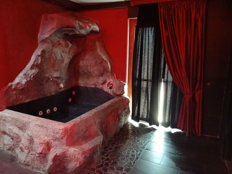 Suite, Hot Tub (Inferno + sauna) | Room amenity