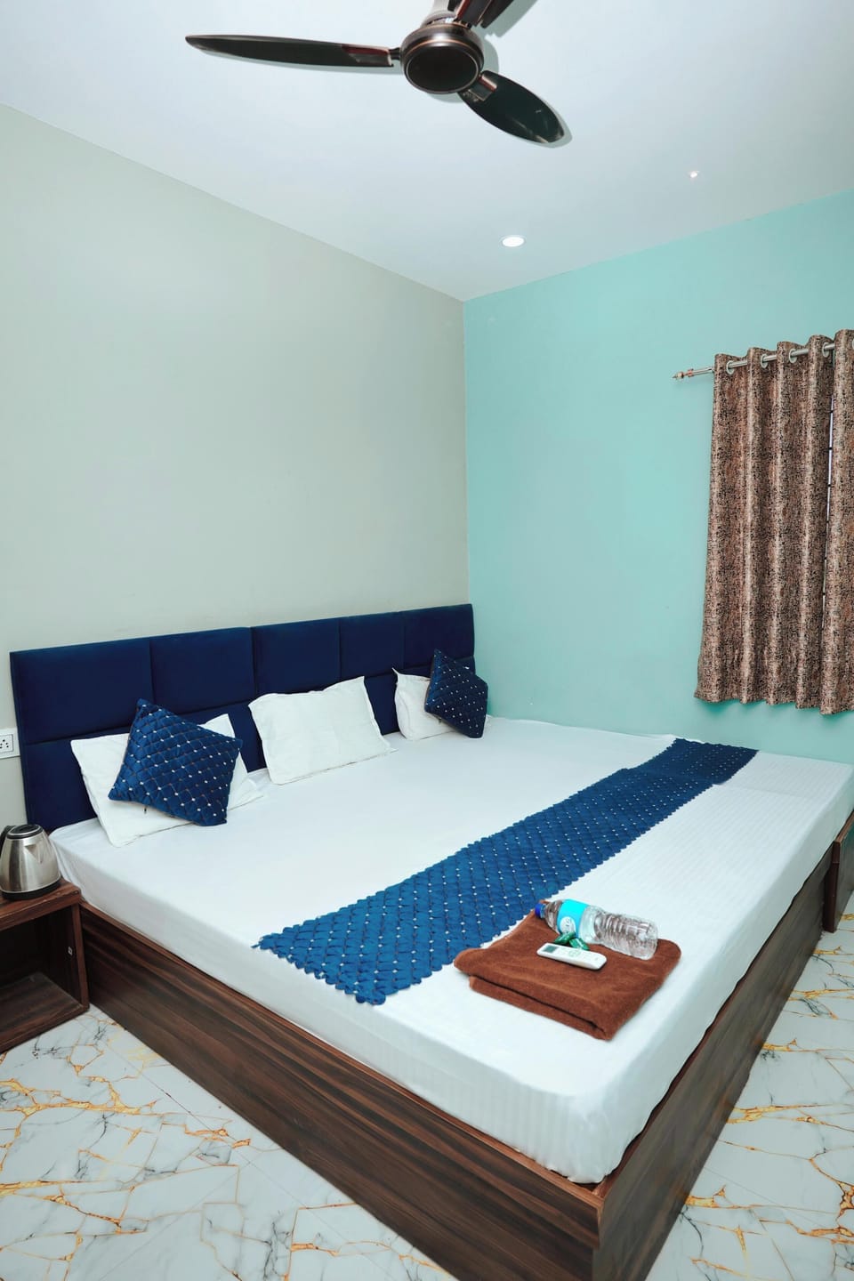 Triple Bed Room | Desk, laptop workspace, WiFi (free), bed sheets
