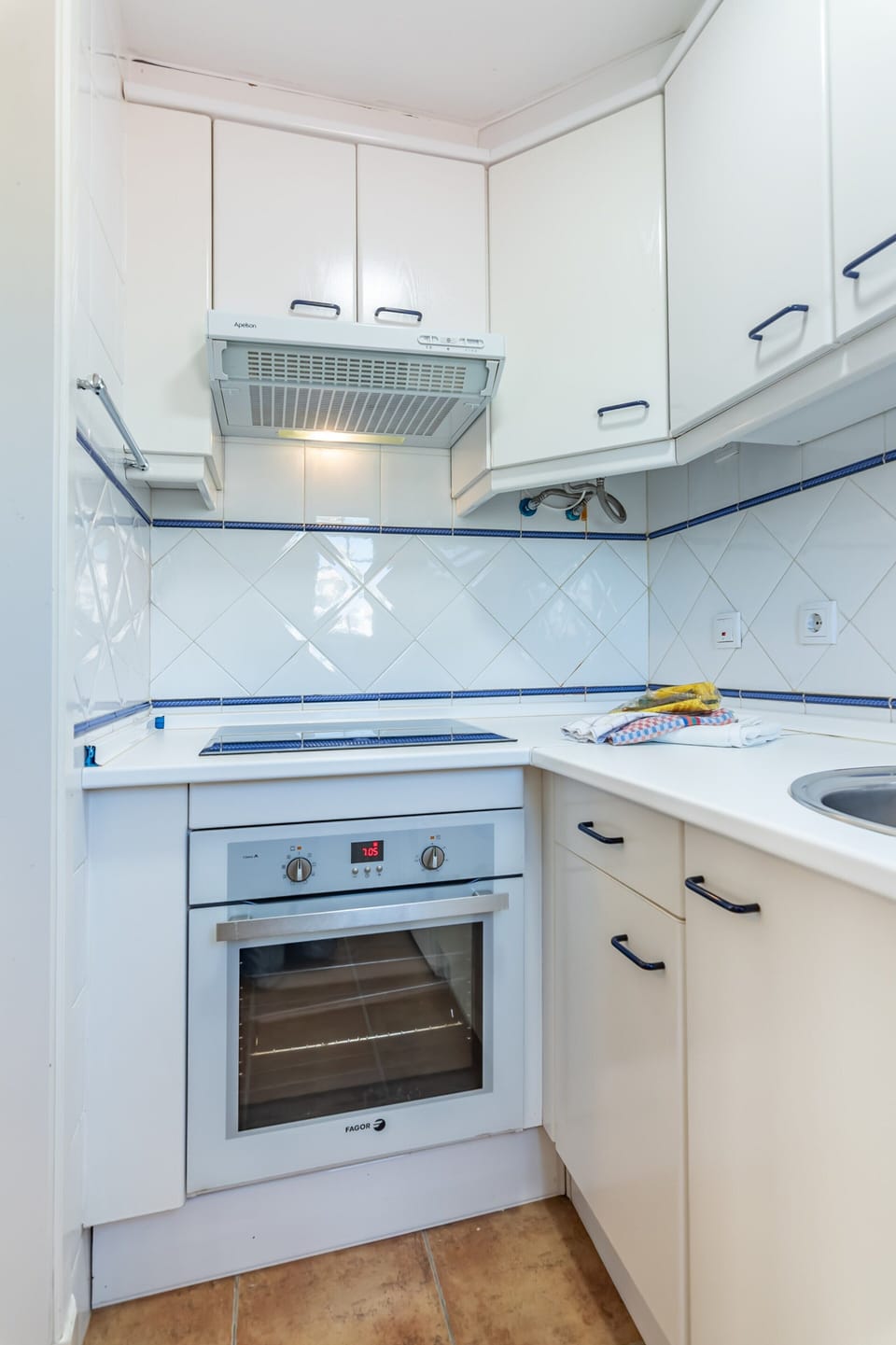 Apartment | Private kitchen | Fridge, microwave, oven, coffee/tea maker
