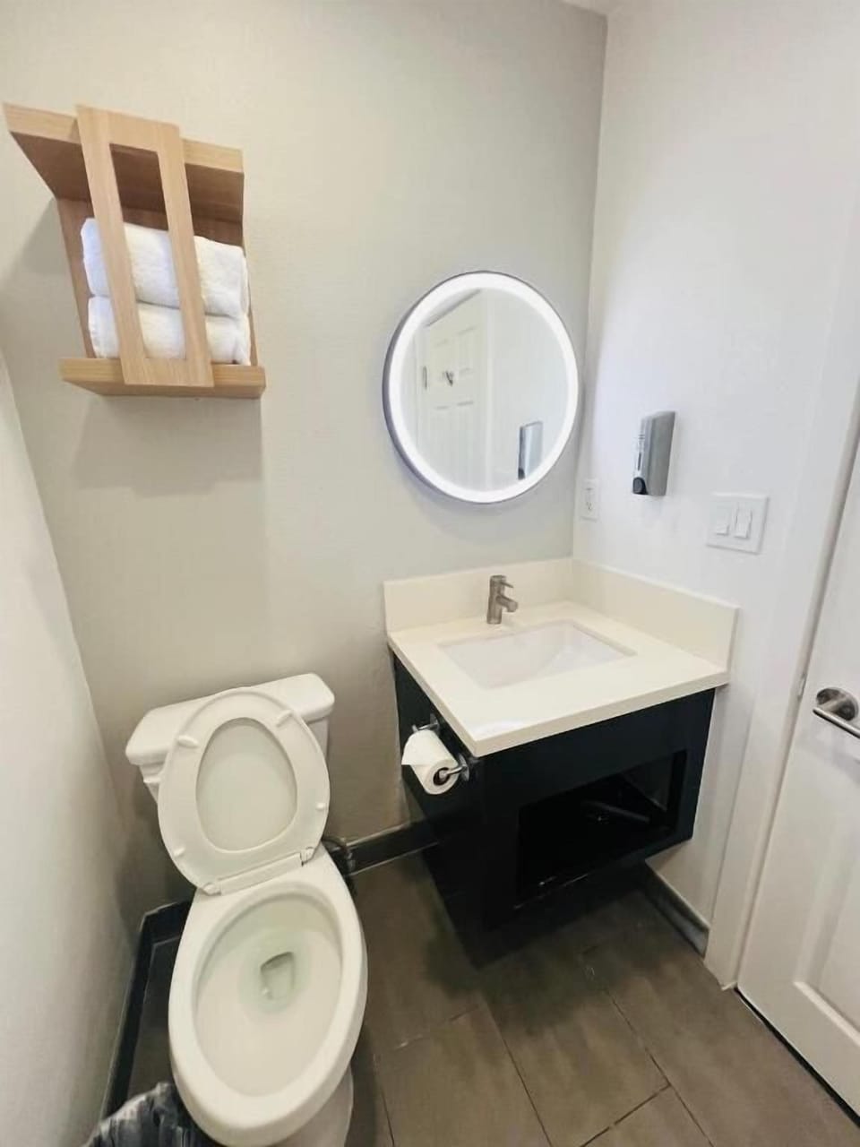 Deluxe One Queen Bed | Bathroom | Free toiletries, hair dryer, towels, soap