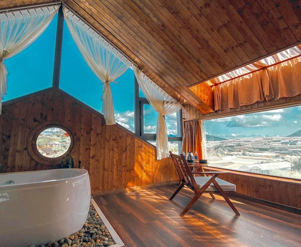 Double Room, Bathtub | Blackout drapes, free WiFi, bed sheets