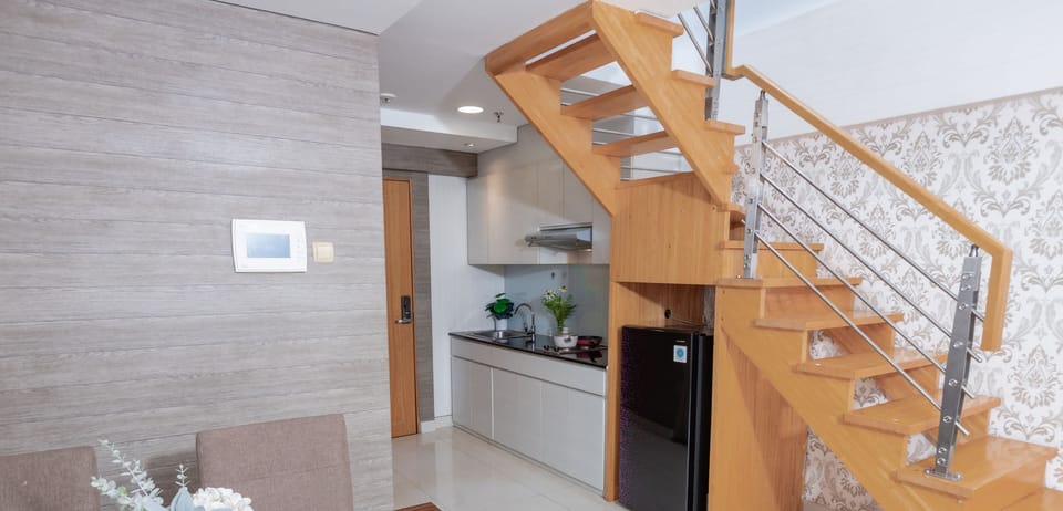 Family Apartment, City View | In-room dining