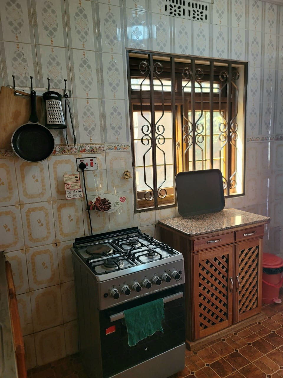 Deluxe Apartment | Private kitchen | Electric kettle