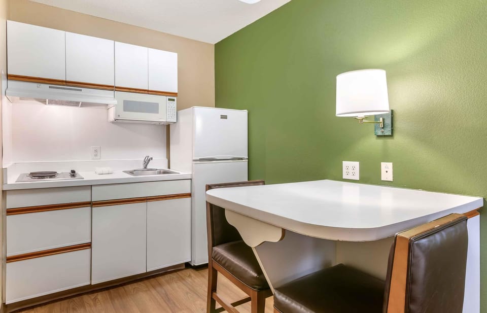Deluxe Studio, 1 King Bed with Sofa bed, Non Smoking | Private kitchen | Fridge, microwave, stovetop