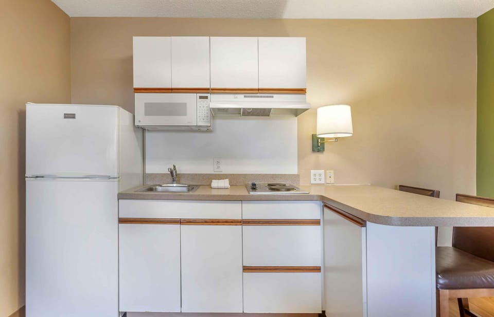 Studio, Non Smoking | Private kitchen | Fridge, microwave, stovetop