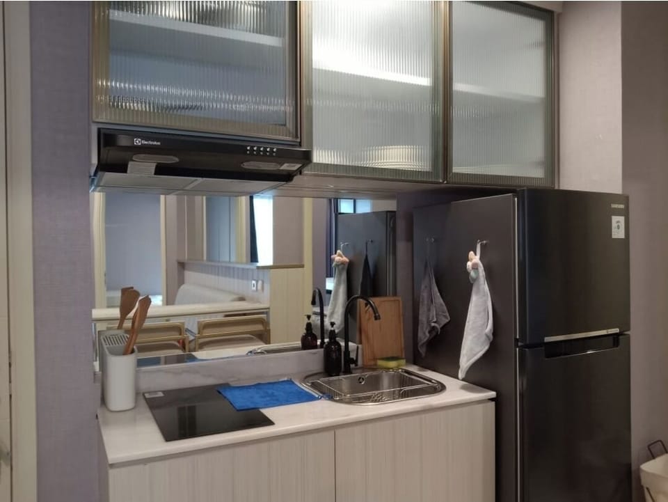 Luxury Apartment, 2 Bedrooms, Balcony, Pool View | Private kitchen | Fridge, stovetop, rice cooker, griddle