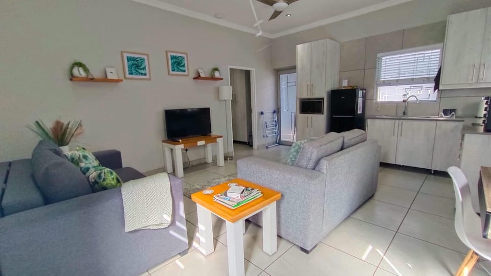 Luxury Double Room, Patio, Garden View | Living room | 52-inch Smart TV with satellite channels, Netflix, books