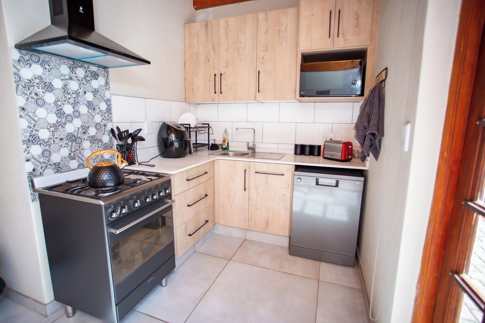 Comfort Double Room | Private kitchen | Full-size fridge, microwave, oven, stovetop