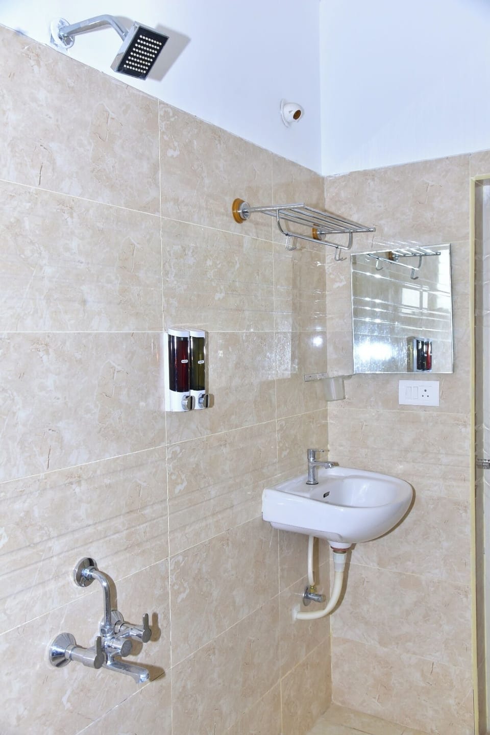 Standard Room | Bathroom | Towels, soap, shampoo