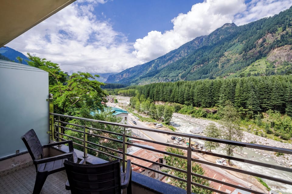 TRIBHAV Rohtang Heights Resort Hotel in Manali